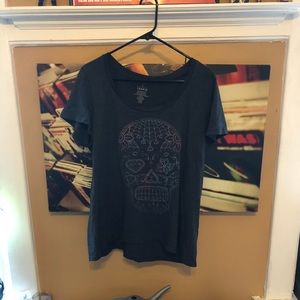 TORRID SIZE 2 SUGAR SKULL T SHIRT EUC